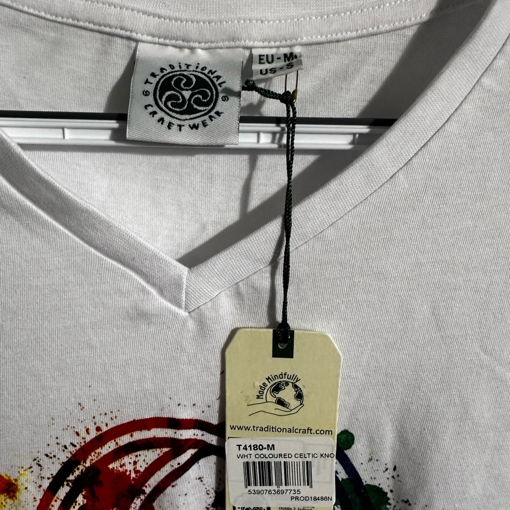 White Celtic Knot Ireland T-Shirt – Size S – New with Tags - Picture 4 of 7